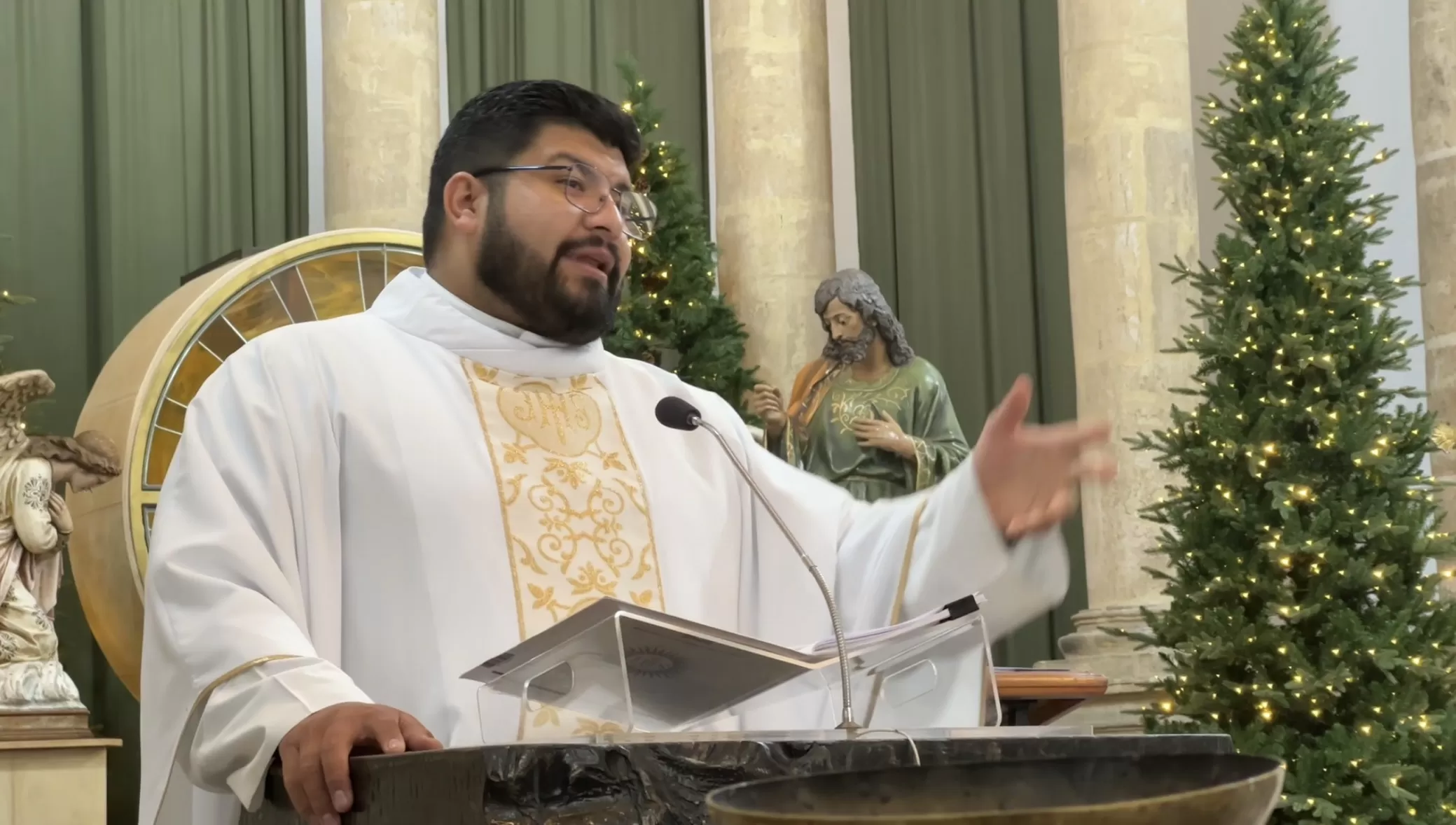 vela la iglesia católica a mantener la unidad familiar desde el templo de Santiago Apóstol en Monclova