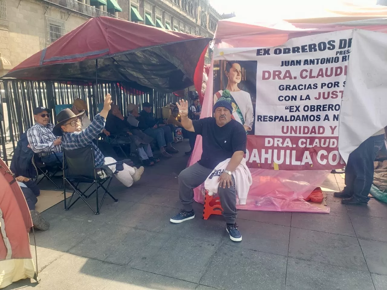 Salafranca atiende a los obreros de AHMSA en CDMX