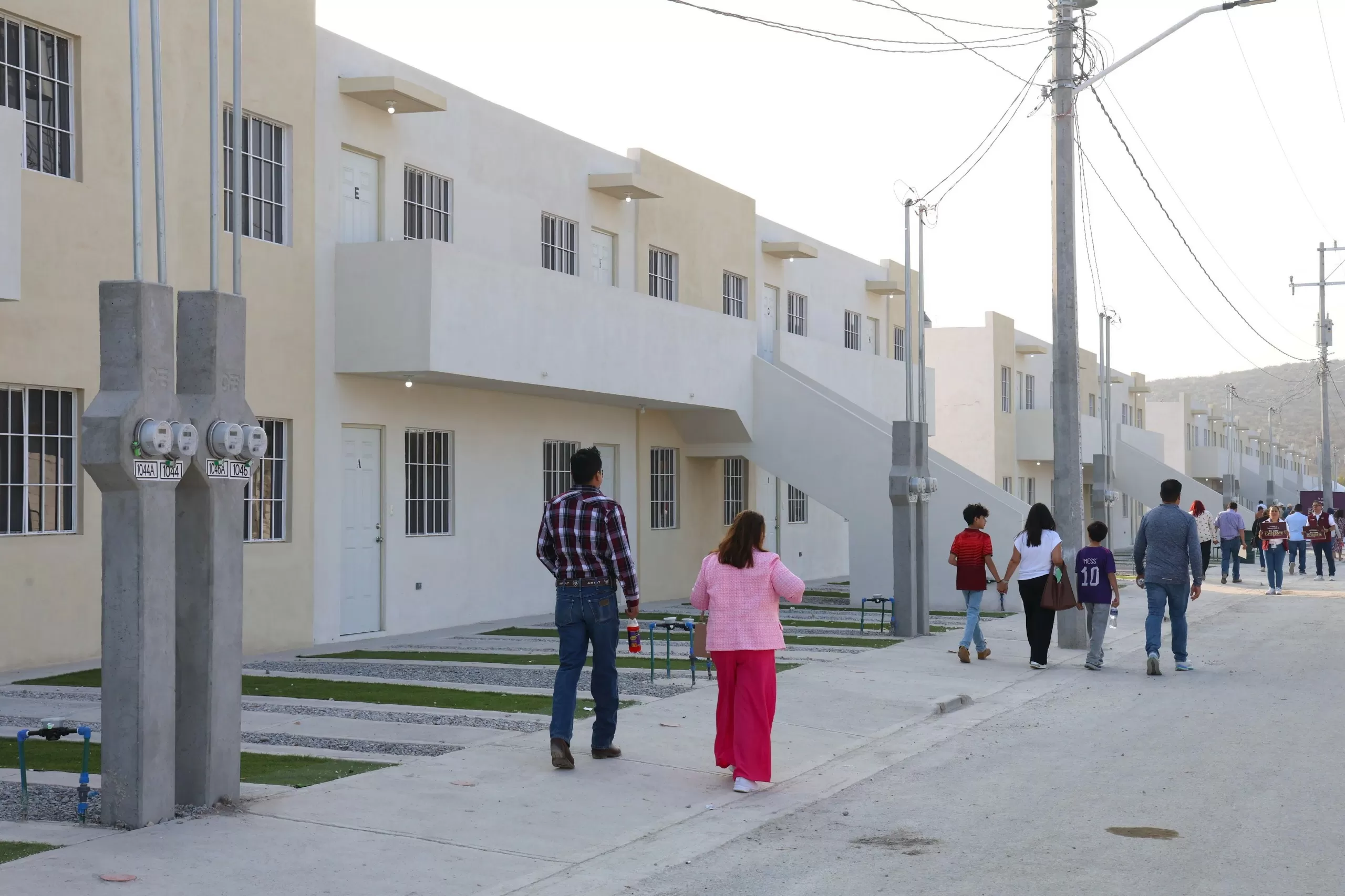 Entregan 60 casas y anuncian inversión de 40 mil millones en Coahuila