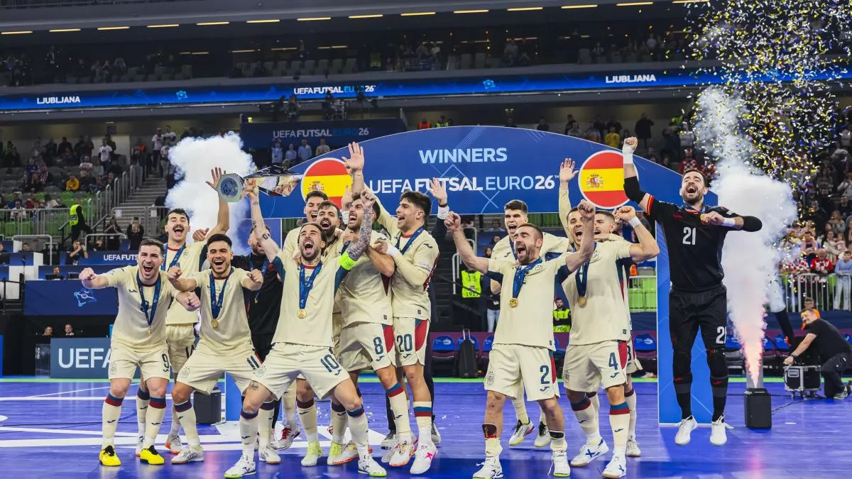 Antonio lleva en volandas a España para desempolvar el trono europeo 10 años después