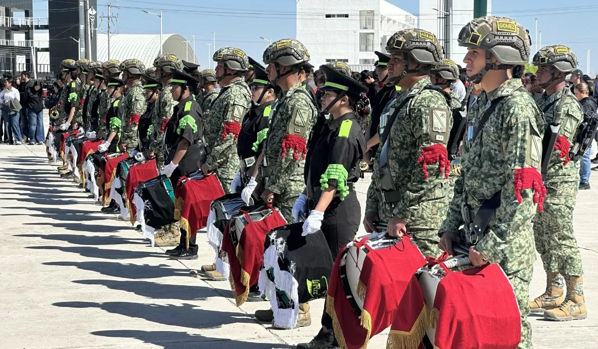 Reconoce UTRCC al Ejército y otorga becas a los militares