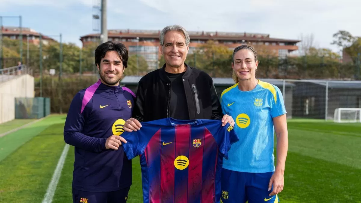 El presidente de Nike visita al Barça y asiste a un entrenamiento del mujeril