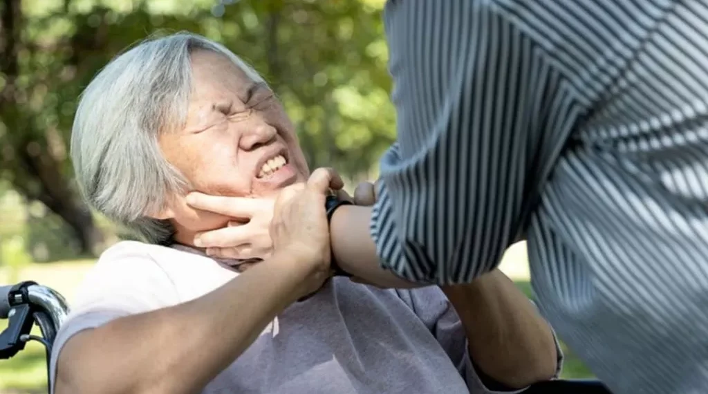 Acuchilla a su abuelita por un regaño