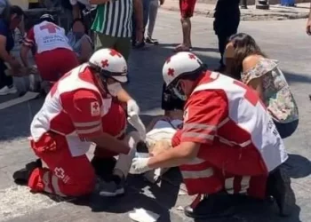 Arrolla camioneta a dos mujeres  en el Centro de Saltillo