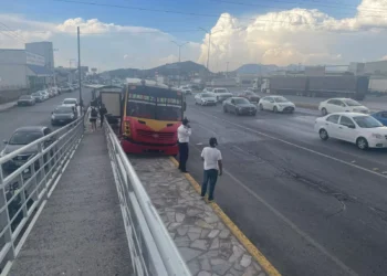 Arrolla autobús a seis personas en la ciudad de Saltillo