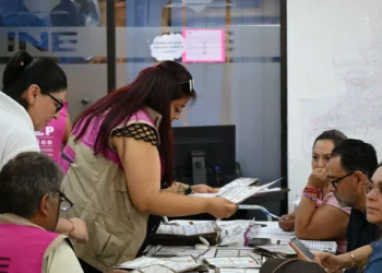 Inicia INE recuento parcial de votos en los 8 Distritos