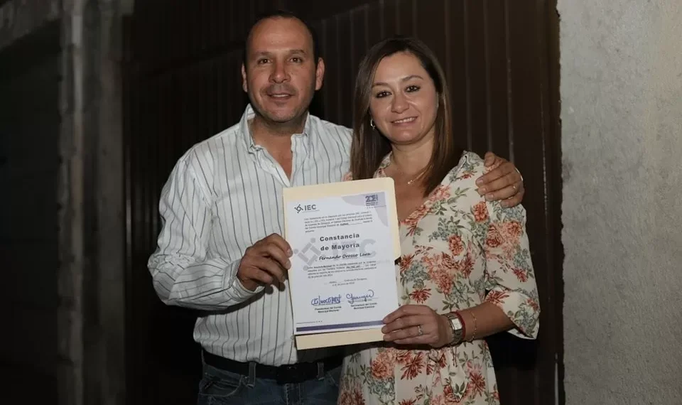 Recibe Fernando Orozco Lara constancia de mayoría como alcalde electo de Parras de la poza