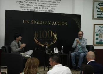 El escritor Juan Villoro abordó el futbol en El Siglo