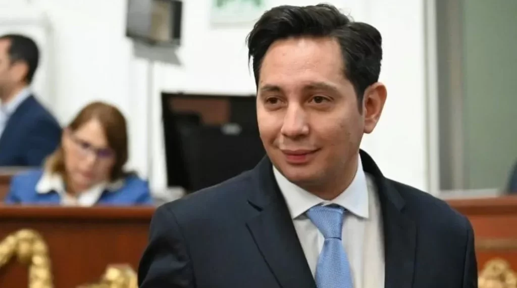 Como dice una cosa, dice la otra