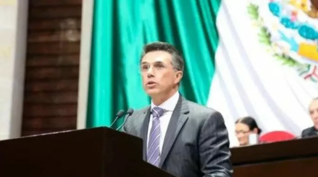 Mayer sube al Congreso sin logros en Morena