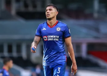 Carlos Salcedo y un enigmático mensaje; ¿Se queda en Cruz Azul?