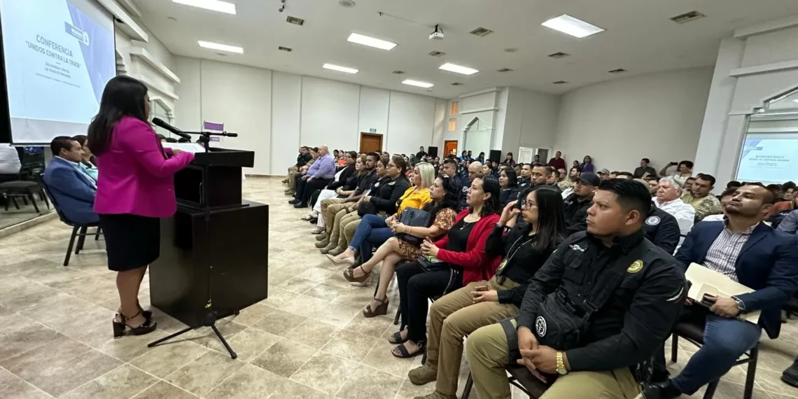 Capacitan a corporaciones de aplomo y atención a la violencia contra las mujeres sobre trata de personas