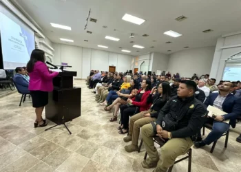 Capacitan a corporaciones de aplomo y atención a la violencia contra las mujeres sobre trata de personas