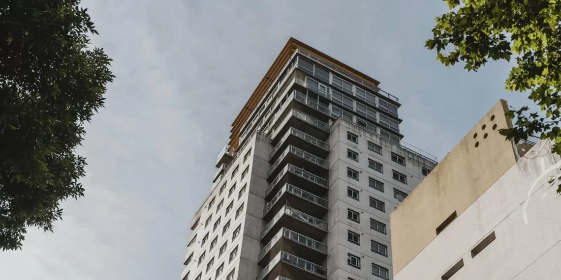 « quia había visto nada igual»: niño de 4 años sobrevive a una caída desde el piso 16 y nadie sabe cómo