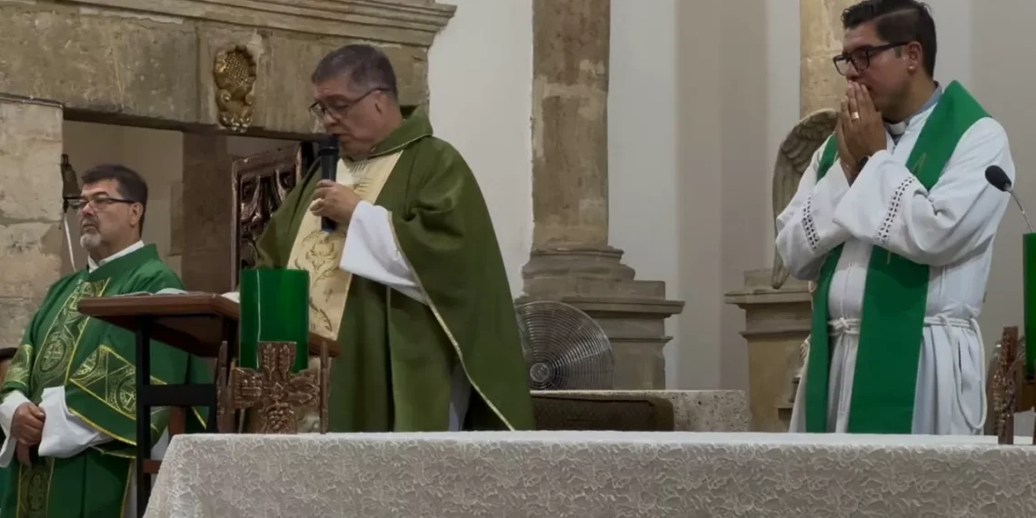 Iglesia de Monclova ofrece misa por el nuevo ciclo escolar