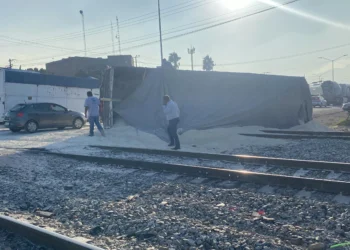Tren embiste a tráiler en Saltillo