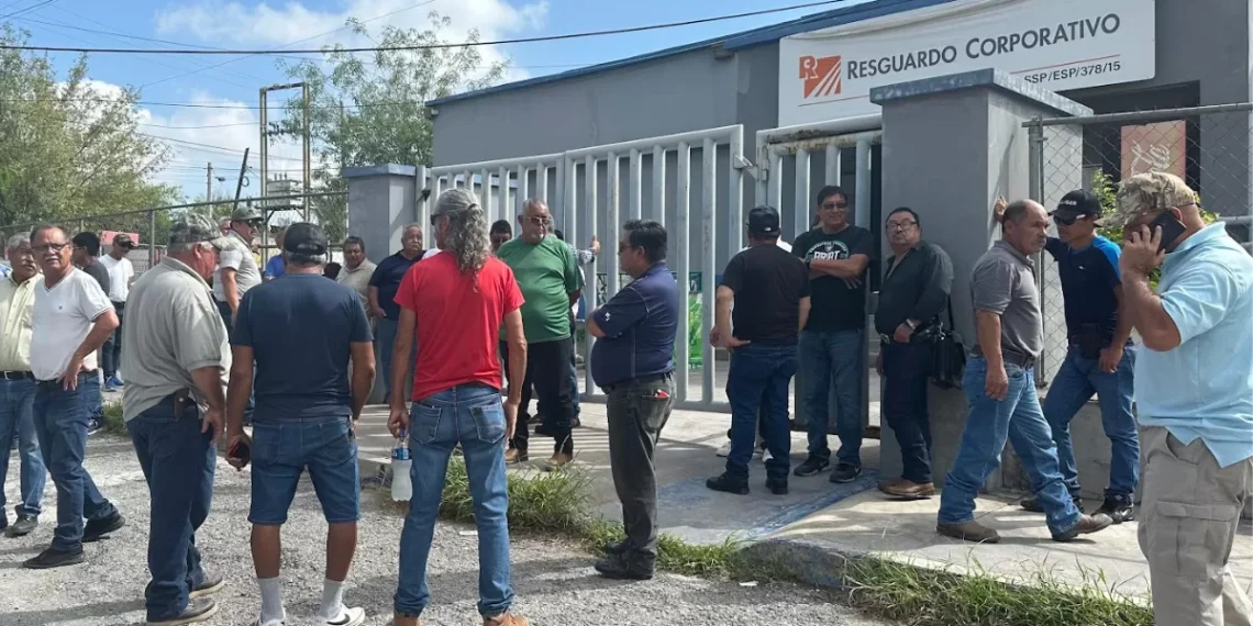 Trabajadores de AHMSA protestan por salarios caídos y prestaciones pendientes