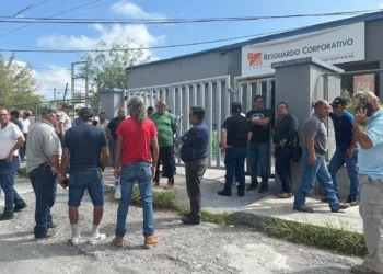 Trabajadores de AHMSA protestan por salarios caídos y prestaciones pendientes