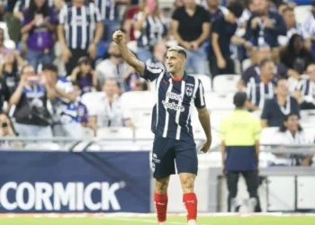 Rayados sufre pero vence a Bravos con doblete de Sergio Canales
