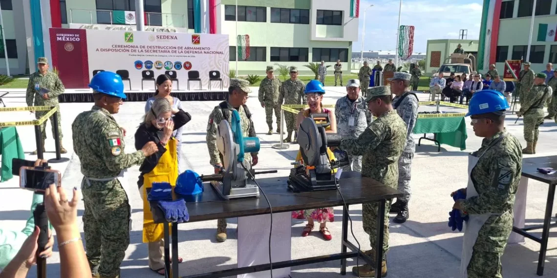 SEDENA destruye en Piedras Negras, 73 armas decomisadas
