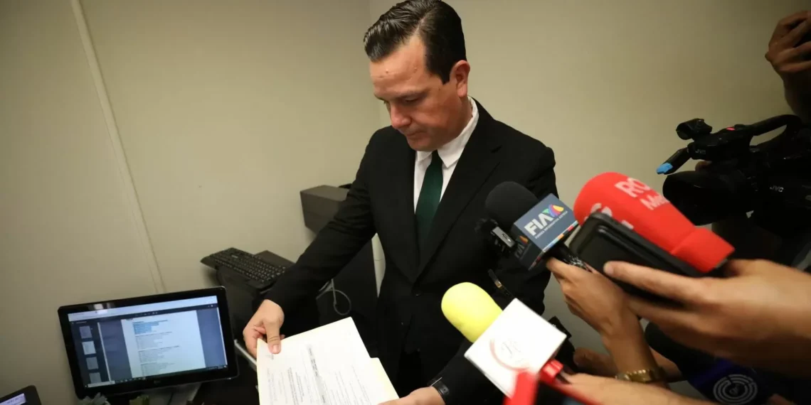 Se registra Federico Fernández Montañez como solicitante a la Fiscalía General de Coahuila