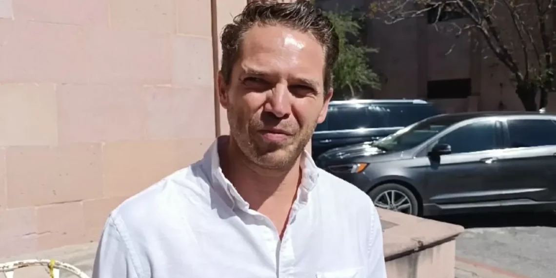 Javier Omar Aldrete se inscribe como aspirante a Fiscal General del Estado