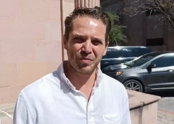 Javier Omar Aldrete se inscribe como aspirante a Fiscal General del Estado