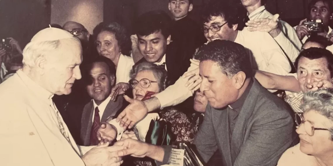 Restos del Padre Ernesto Rojas son reubicados en el monumento de San Juan