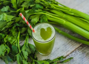 Así puedes preparar el té de apio para adelgazar