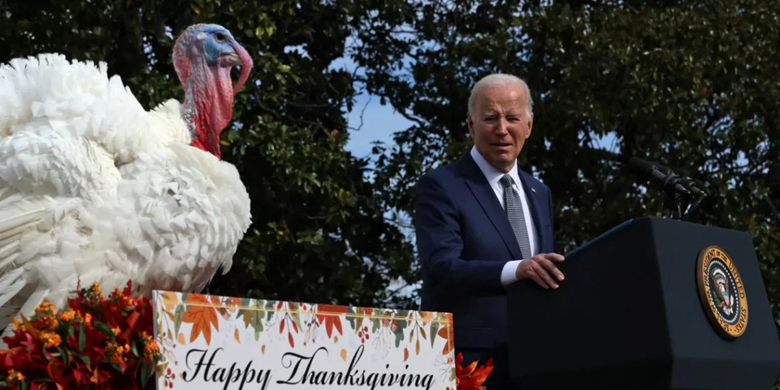 Demócratas piden que se cancele el Thanksgiving por el auge de Trump