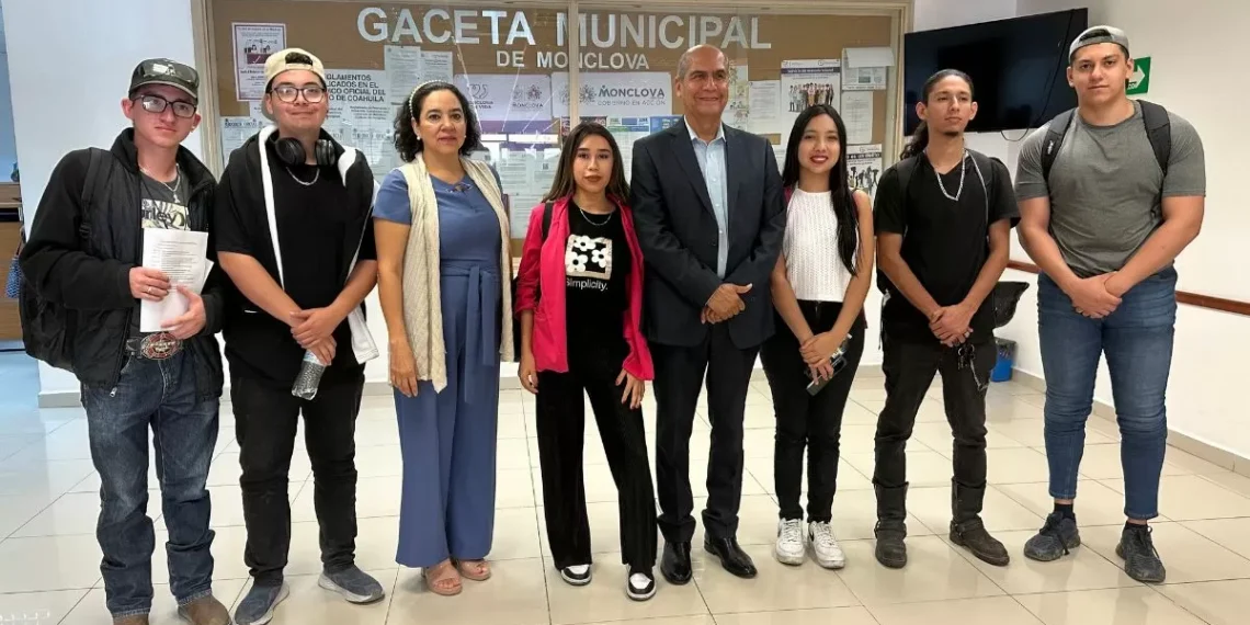 Estudiantes de Derecho visitan Palacio Municipal de Monclova
