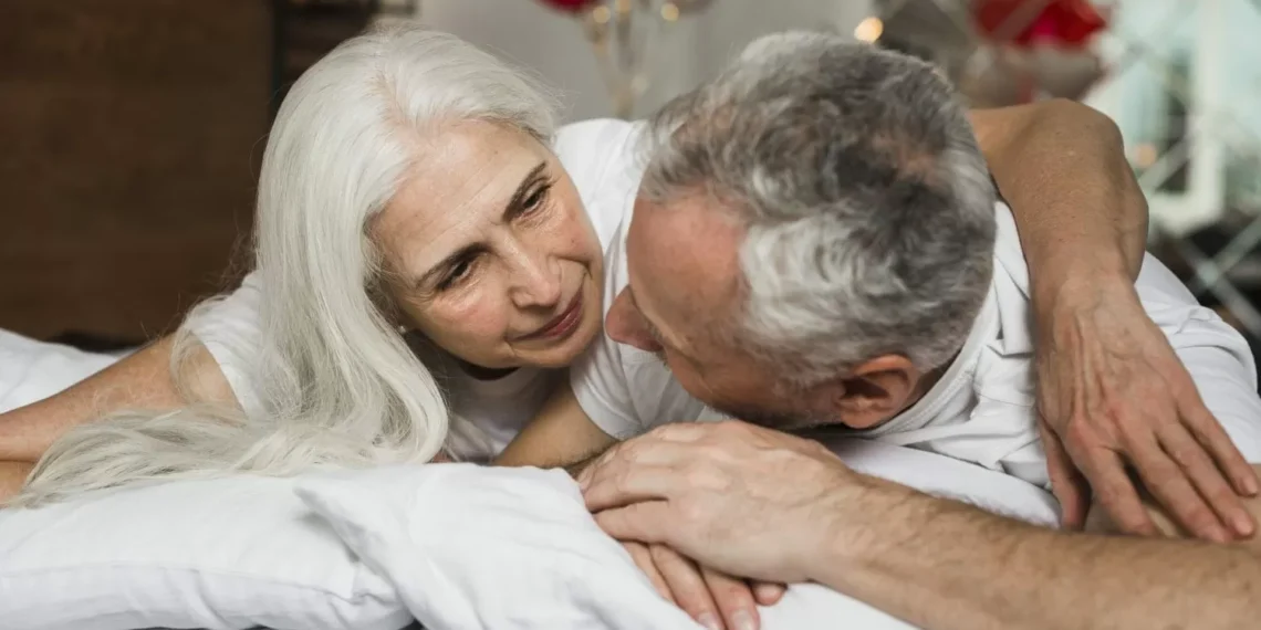 El sexo a los mayores de 60 años podría prevenirles bajo enfermedad, según un estudio 