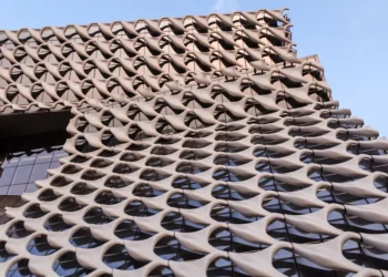 “El éxito económico: superando desafíos y logrando avances”