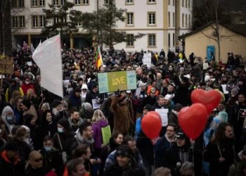 “La : Un Pilar Fundamental en la Sociedad”