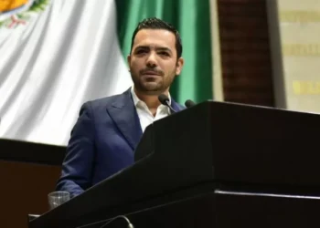 Exhiben contrato de “abogados criminales”