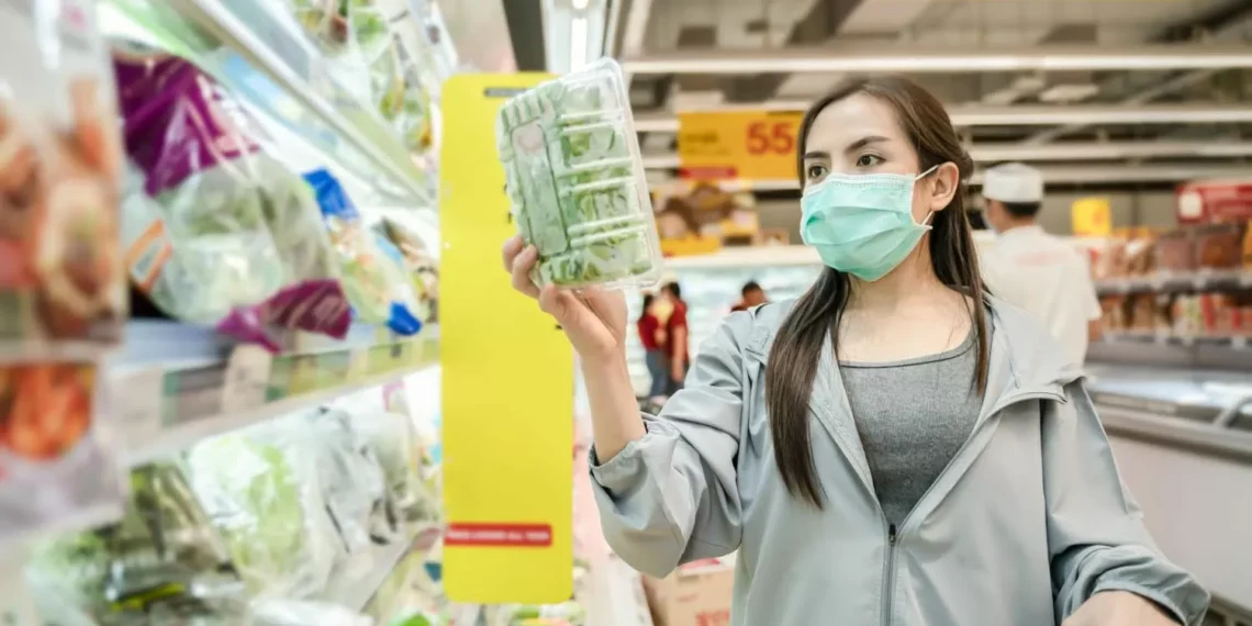 5 cosas que nunca debes hacer por seguridad alimentaria en el supermercado