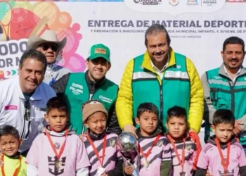 Entregan grupo deportivo a niños y jóvenes deportistas en Ramos Arizpe