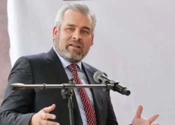 Gobernador de Michoacán ordena recuperar donaciones de Aureoles a la iglesia