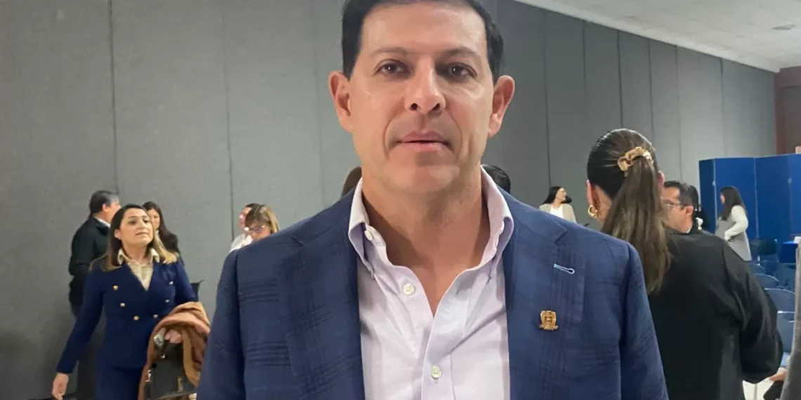 Detienen a tres por daños a la Rectoría de la UAdeC