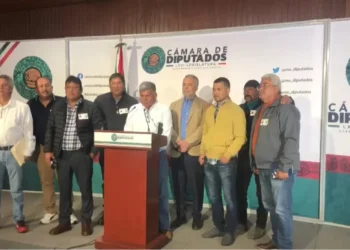 Logran obreros de AHMSA acuerdos con legisladores
