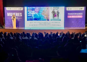 Imparten conferencia “Mujeres Líderes Transformando la Industria”