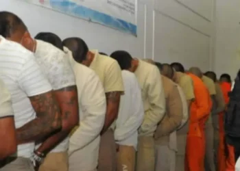 Ganan en muertes cárceles estatales