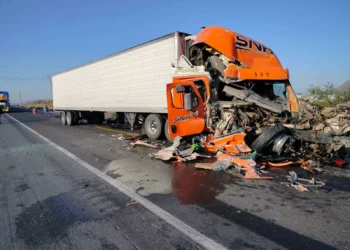 Chocan tres tráileres en  aparatoso accidente en Ramos Arizpe