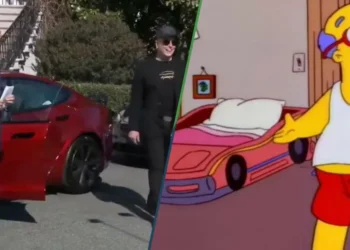 ¡Estoy ayudando! Trump compra un Tesla para apoyar a Elon Musk con la explosión de su empresa