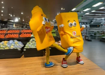 ¡luego salió la Mostaza! Te contamos qué ocurrió tras los trancazos entre botargas de McCormick y French´s