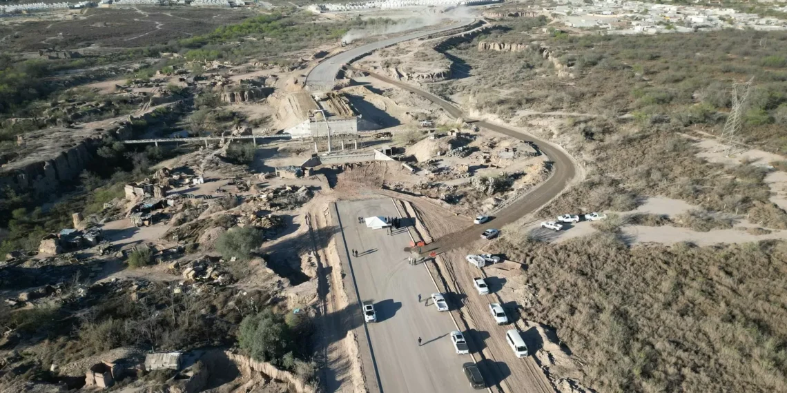 Supervisan avances de la prolongación del paseo Nazario Ortiz Garza en Saltillo