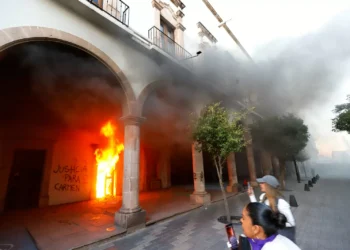 ‘Esas sí son formas’, gritan por feminicidios en Durango en despedida del 8M