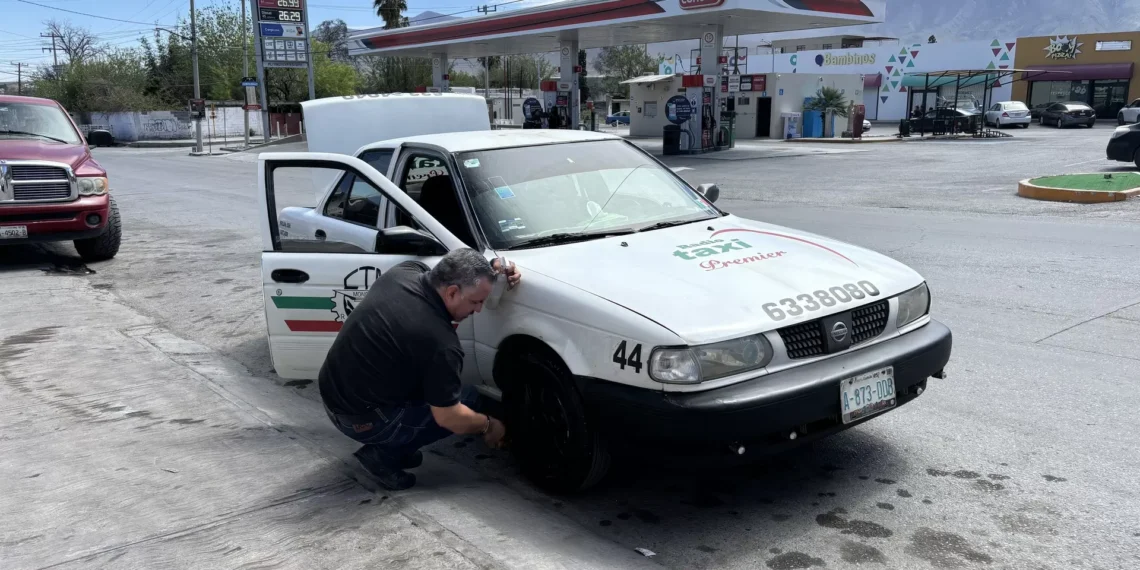 Taxistas en Monclova piden regulación de transporte por aplicación
