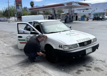 Taxistas en Monclova piden regulación de transporte por aplicación