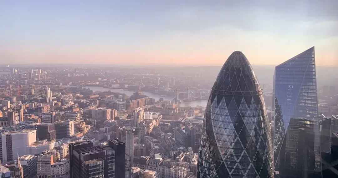 “Desafíos económicos globales: cambios y perspectivas”